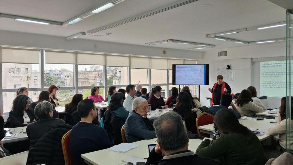 Inició una nueva edición del curso de Certificación en Evaluación y Acreditación Universitaria